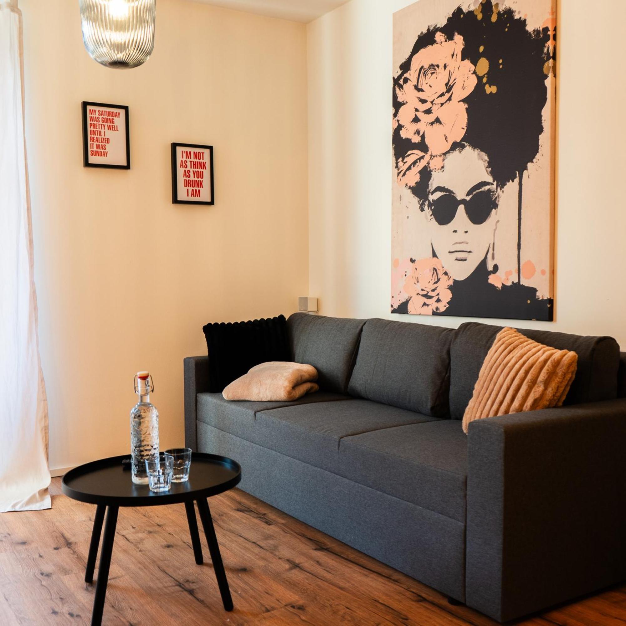 M Apartment Charme - Gemuetlich Geraeumig Heimisch ランダウ・イン・デア・プファルツ エクステリア 写真